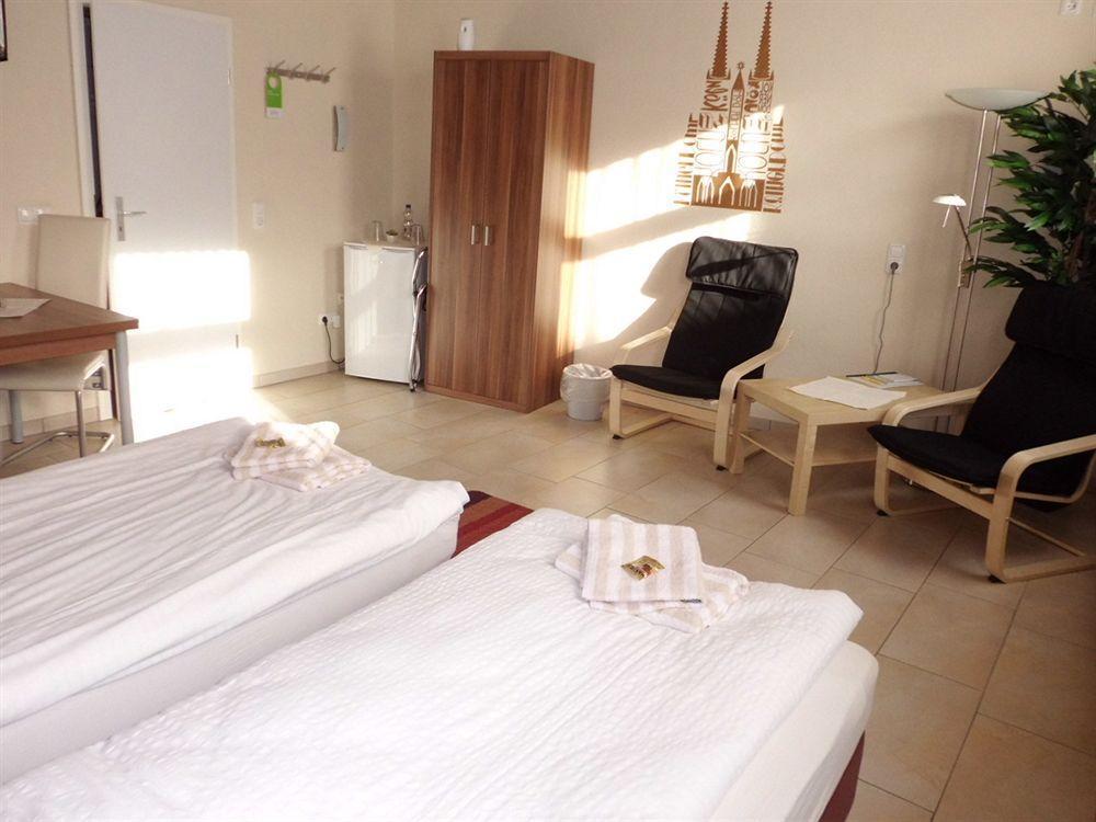 Hotel Schuetze Superior Huerth Bagian luar foto