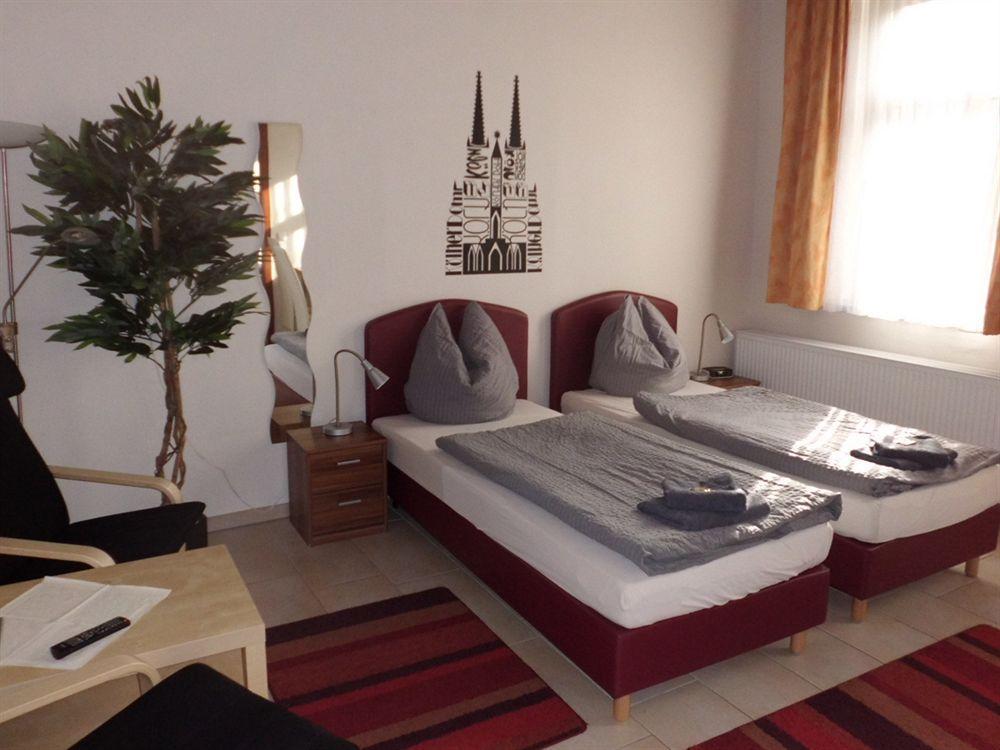 Hotel Schuetze Superior Huerth Bagian luar foto