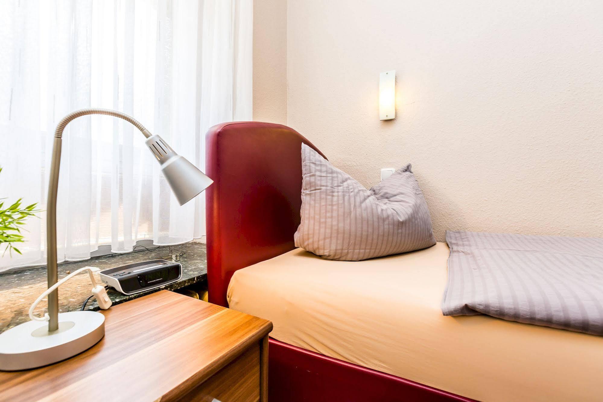 Hotel Schuetze Superior Huerth Bagian luar foto
