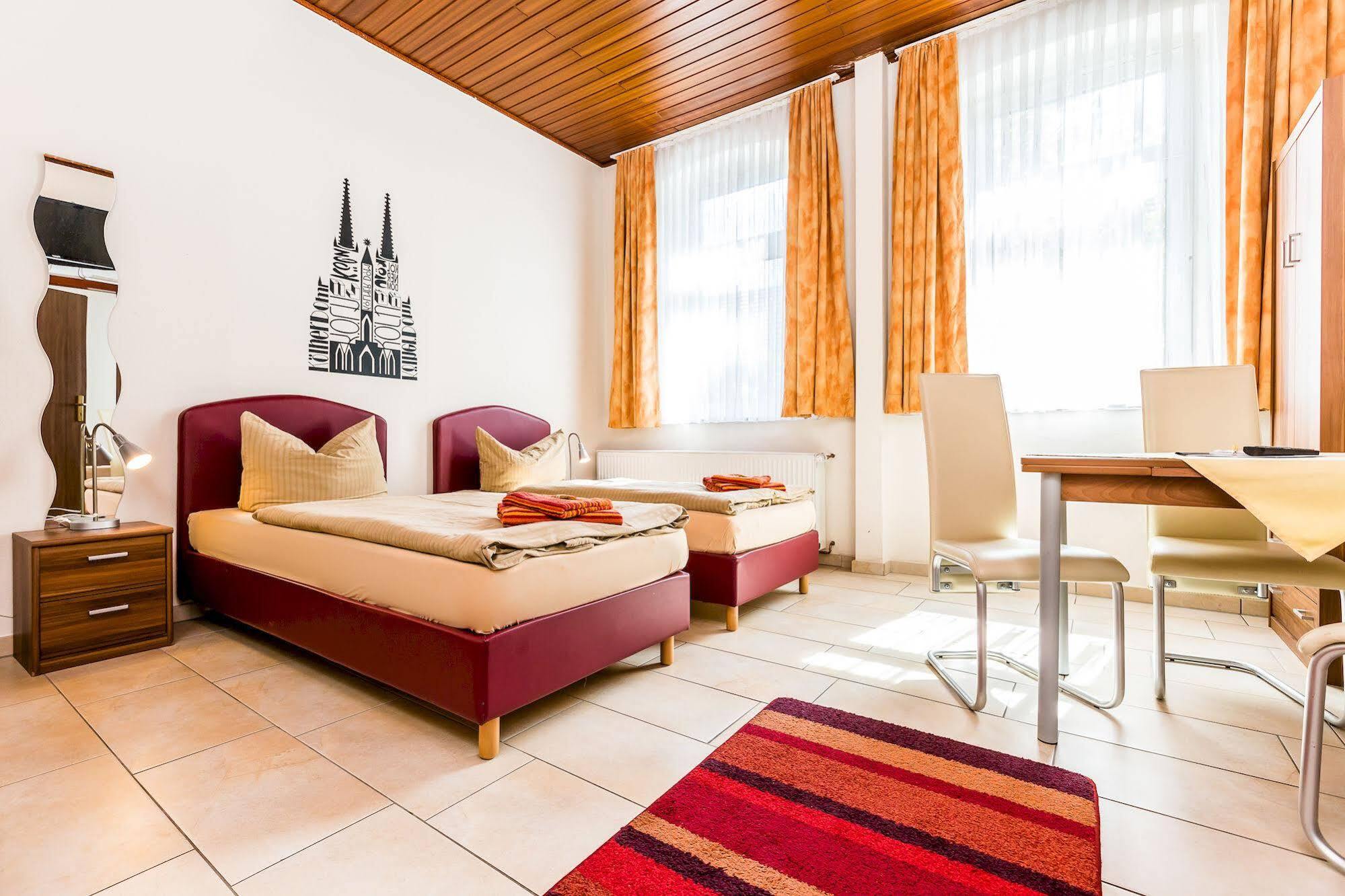 Hotel Schuetze Superior Huerth Bagian luar foto